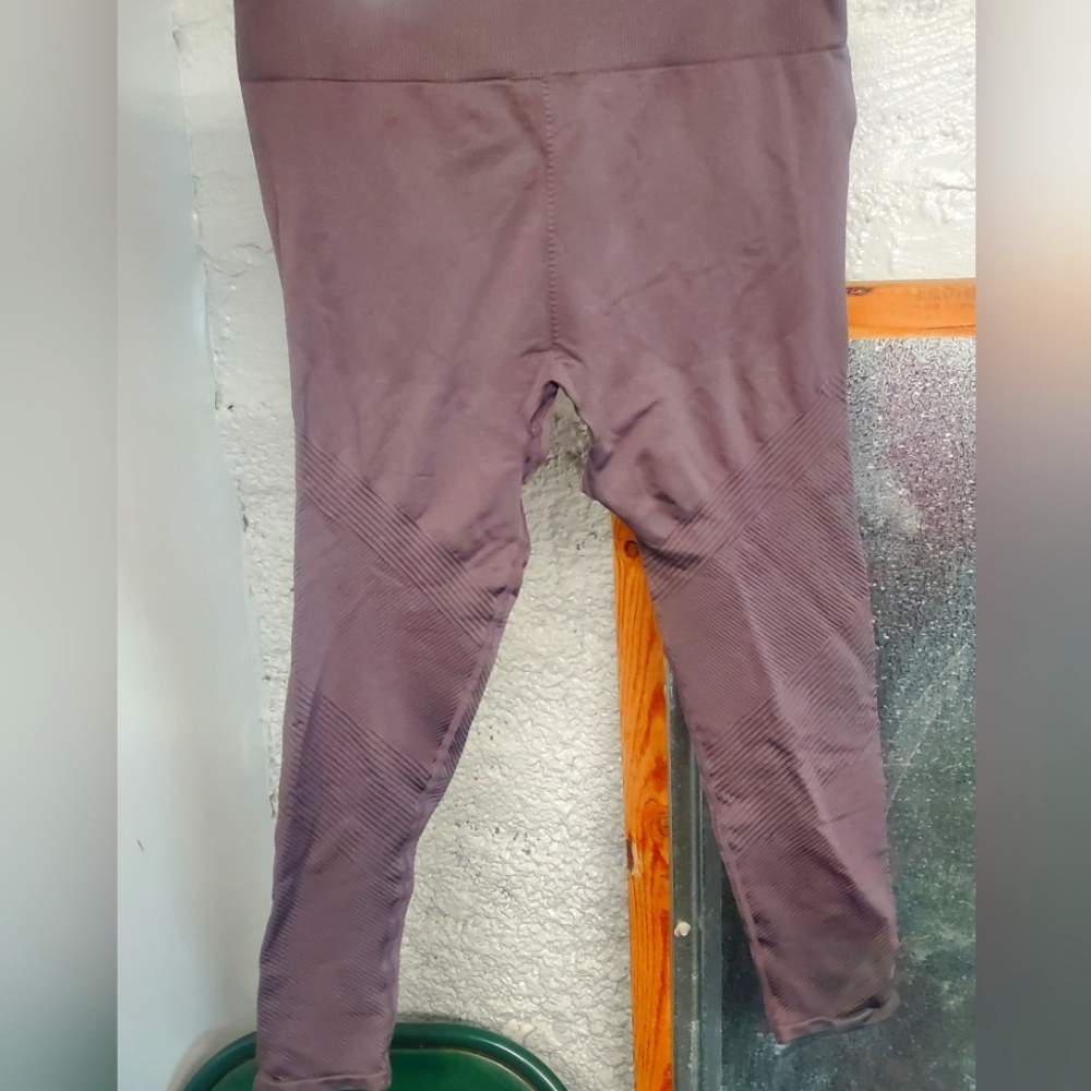 Textured leggings